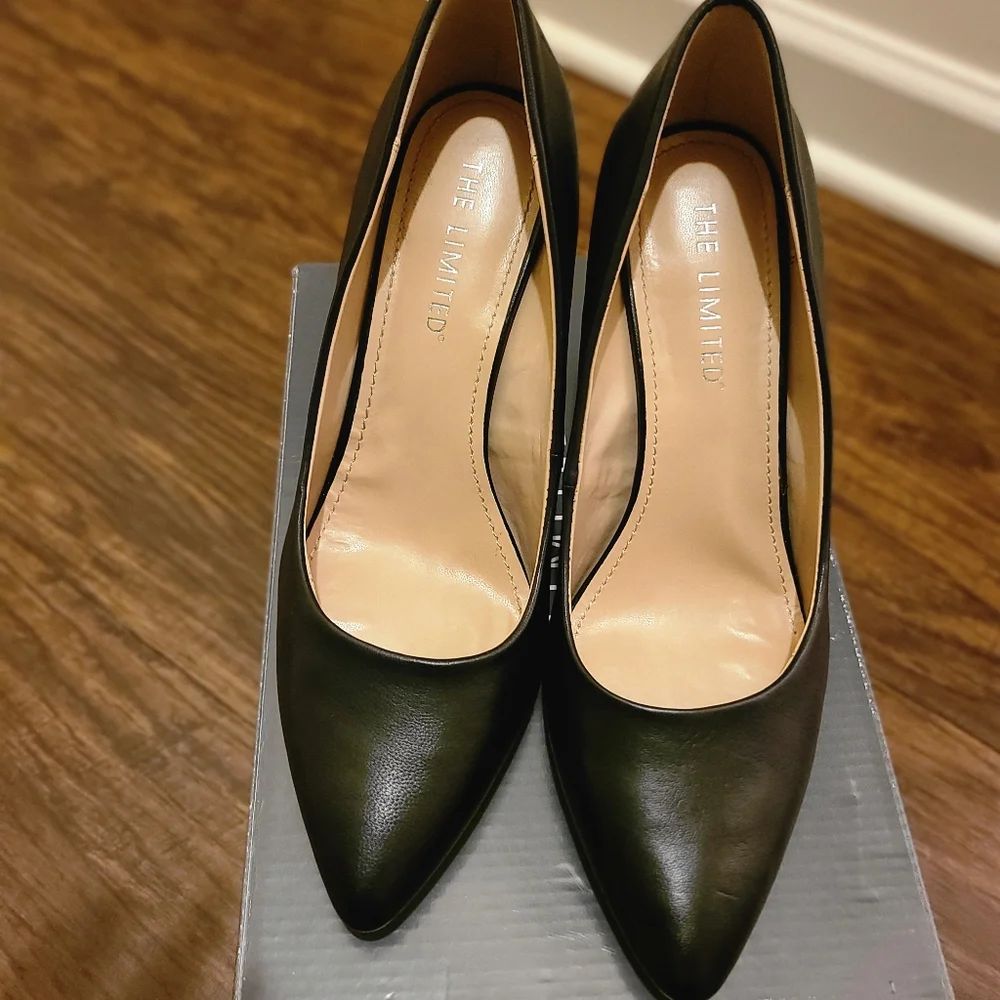 The LIMITED Tatum Pump - Picture 1 of 7